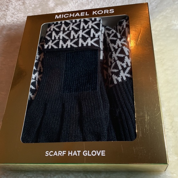 Michael Kors Three Piece Winter Set - Picture 7 of 10